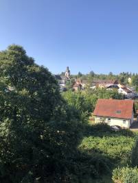 Aussicht auf das Tal hinterm Haus